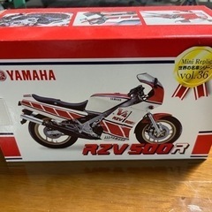 YAMAHA  RZV500R  世界の名車シリーズの画像