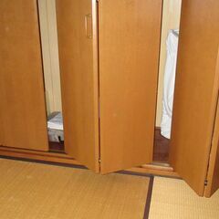 折戸式収納扉の画像