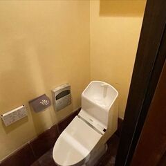 【貸店舗】下通アーケード入口そばの大型飲食テナントです！大きな看板が目を引きます！飲食店をお探しの方へオススメです！内覧も随時可能となっておりますので、お気軽にお問い合わせください。 − 熊本県