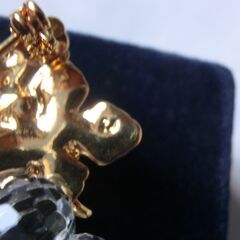 ⦿SWAROVSKIのブドウ房型です、高級感あるブローチです、⭐画像2，10円硬貨比較用⭐使用感ない良品、画像５刻印、⭐プロフィール必読ですの画像