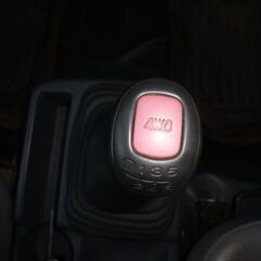 平成１２年式　サンバートラック　三方開　５ＭＴ　ＥＬ付き 切り替え式４ＷＤ　エアコン・パワステ付き　走行２万キロ 実走行　車検２年付きの画像