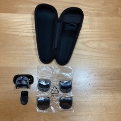 BRAUN 男性用電気シェーバー　付属品