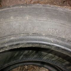 無料　トラックタイヤ2本　１９５／７０Ｒ15　１０６／１０４Ｌの画像