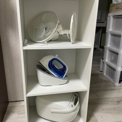 カラーボックス　ミニ扇風機　アイロン　炊飯器　お譲りいたします。