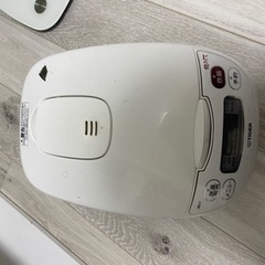 カラーボックス　ミニ扇風機　アイロン　炊飯器　お譲りいたします。の画像