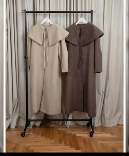 服/ファッション lawgy cape arrange long coat beige lawgy（ラウジー）の「cape arrange long coat（その他アウター）」 - WEAR