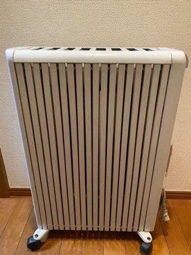 デロンギ　オイルヒーター　（引き取り限定）