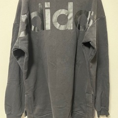 adidas クルーネックスウェットパーカーの画像