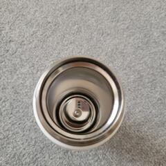 スターバックスの水筒の画像