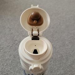 スターバックスの水筒の画像