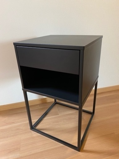 IKEAのベッドサイドテーブル✖️2