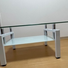 ガラスローテーブルの画像