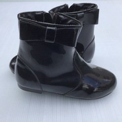 新古品　子供　キッズ　女の子　ガール　エナメル系ショートブーツ　16の画像