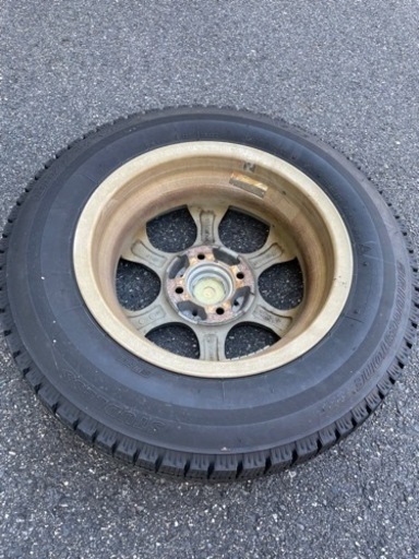【中古】スタッドレスタイヤ 4本 2017年製 145/80R13 棚付き