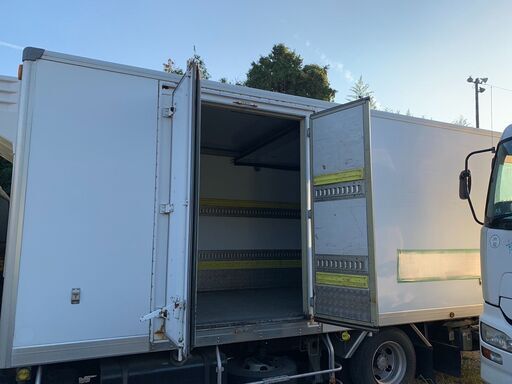 福岡発　4ｔ冷蔵冷凍コンテナ　観音扉横扉有り　その他多数コンテナ有　お値段交渉有