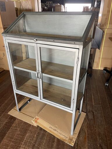 コレクションボードを破格値で販売します！1台10万円もするのに横のガラスにヒビが・・・（涙）