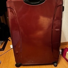 スーツケース　濃い赤