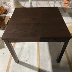 IKEA BJURSTA 伸長式ダイニングテーブル 格安で！