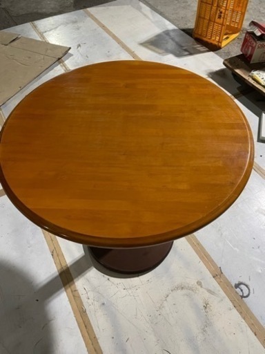 カフェテーブル　丸型　格安で！