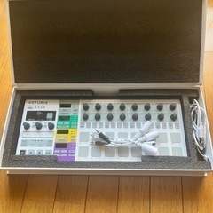 ARTURIA BEATSTEP PRO シーケンサー MIDIコントローラーの画像