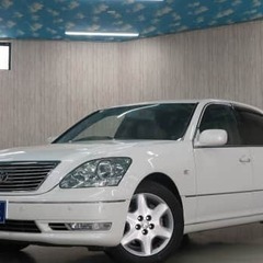 【過去の金融トラブル抱えている方もローン可能】見た目が命！🚙🚙C仕様のセルシオ入庫です！の画像