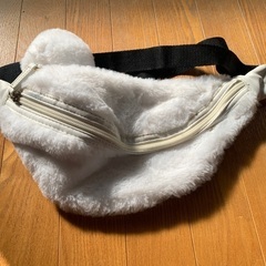 白ふわふわ　ウエストバック