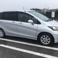 ホンダフリードGＬパッケージ（8人乗り）シルバーの画像