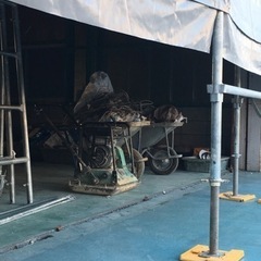 ヤード内でのガラの選別や仕分けの作業です。の画像