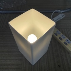 【超美品‼️】ニトリ LED球付き♪ デスクライト 照明器具 テーブルランプ 陶器製ホワイト♪の画像