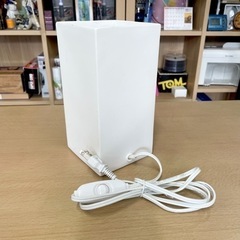 【超美品‼️】ニトリ LED球付き♪ デスクライト 照明器具 テーブルランプ 陶器製ホワイト♪の画像