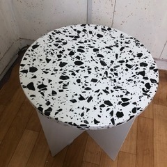 ☆大理石の可愛いテーブル☆の画像