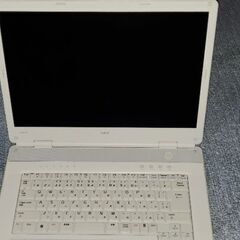 ノートパソコンになります。