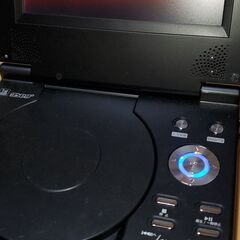 モニター、ワンセグ付きDVDプレーヤーになります。