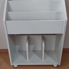 絵本ラックの画像