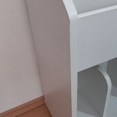 絵本ラックの画像