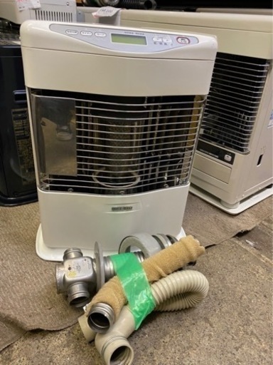 美品　清掃整備済み　万代店　サンポット FF式石油ストーブ 暖房器具 FFR-383BL