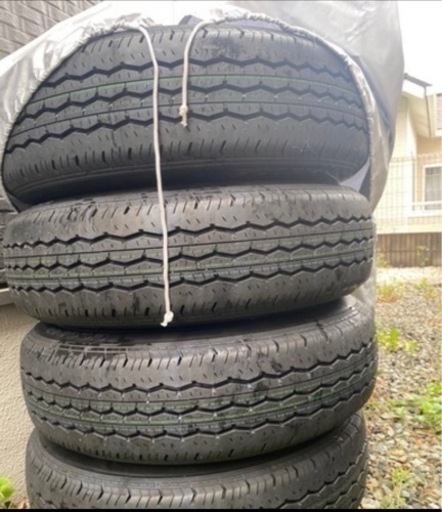 ハイエース純正タイヤ(ホイル＆キャップ含む)