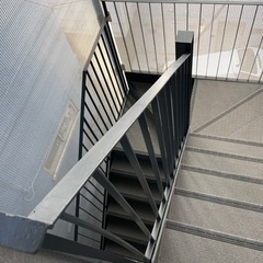階段の荷上げお手伝い。