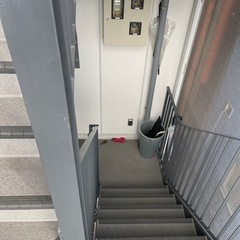 階段の荷上げお手伝い。の画像
