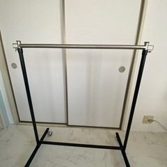 パイプハンガーラック。高さ調整可。