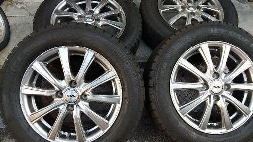 冬タイアNISSAN ノート.メダリストに履かせていました