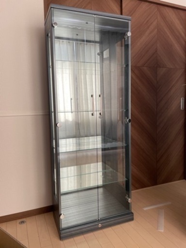 11月中旬までの限定出品！大型ディスプレイラック、ガラスケース