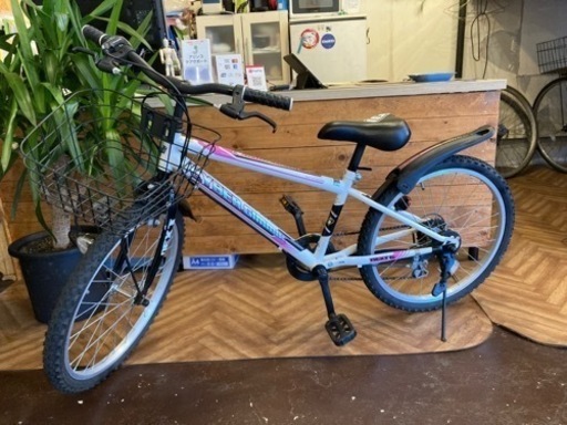 【22インチ】6段変速　子供用自転車　ホワイト