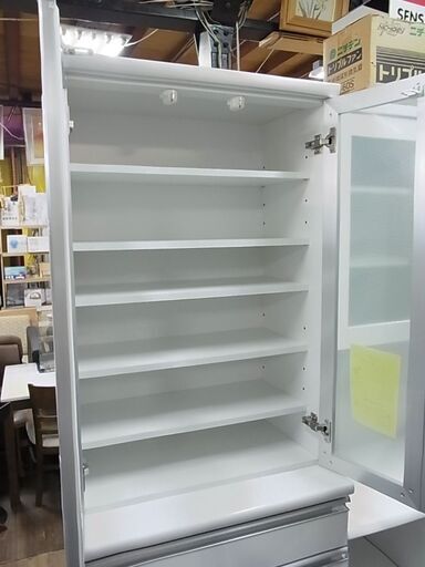 セール中につき、通常特価32,978円より3,000円引きの29,978円!　古賀家具　2ドア　食器棚　カレン　70WH　ソフトクロー