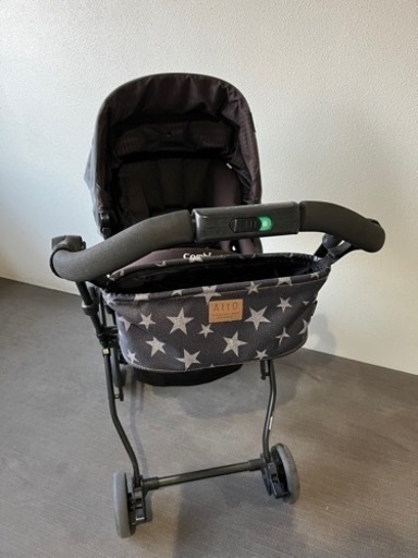 コンビベビーカーAttO