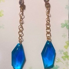 青いピアス