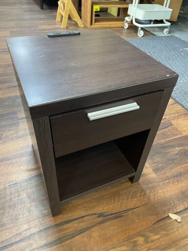 ISSEIKI(イッセイキ)　サイドテーブル　コンセント付 北欧家具　サイズ幅34×奥35×高45.4　■近隣配送無料 買取GO‼　栄和店