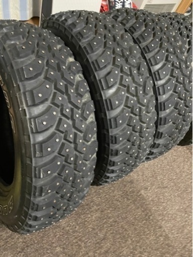 中古スパイクタイヤ　215ー75ー15 