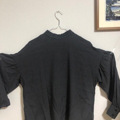 Tシャツ　５枚、パーカー１枚、ブラウス１枚　８まとめて3500円出します。②の画像