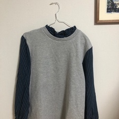 Tシャツ　５枚、パーカー１枚、ブラウス１枚　８まとめて3500円出します。②の画像
